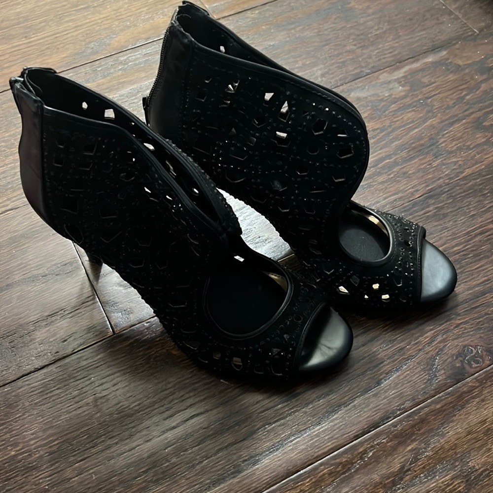 Gianni Bini black heel -